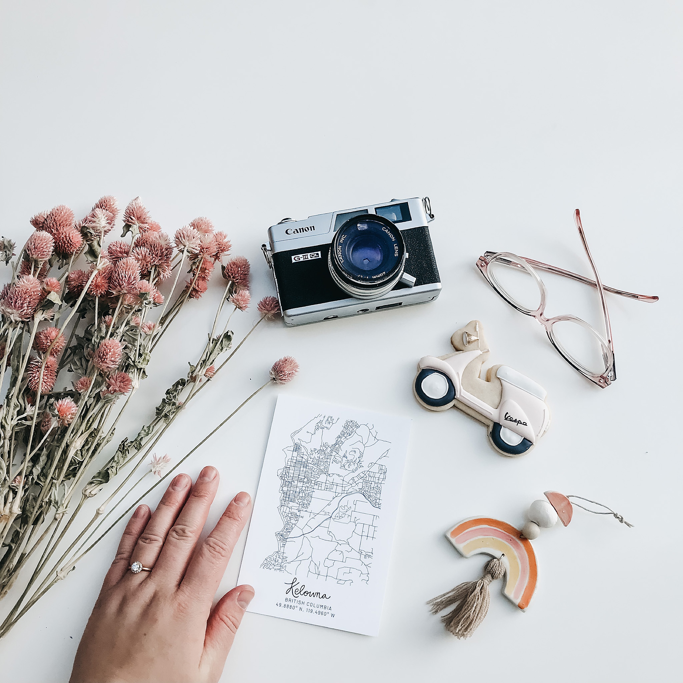 How to take flatlay photos with your phone - leviandvictoria.co